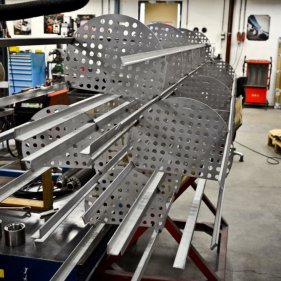 Этап установки спейсеров в погружной части нагревателя