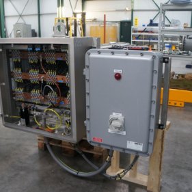 Взрывозащищённые коробка и щит управления