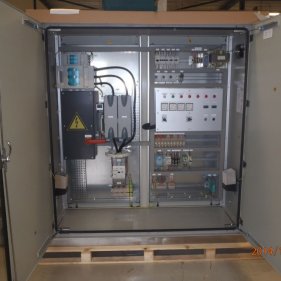 Панель управления в защитном коробе