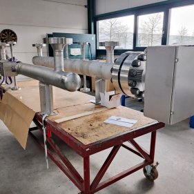 Проточные нагреватели на сборочном верстаке